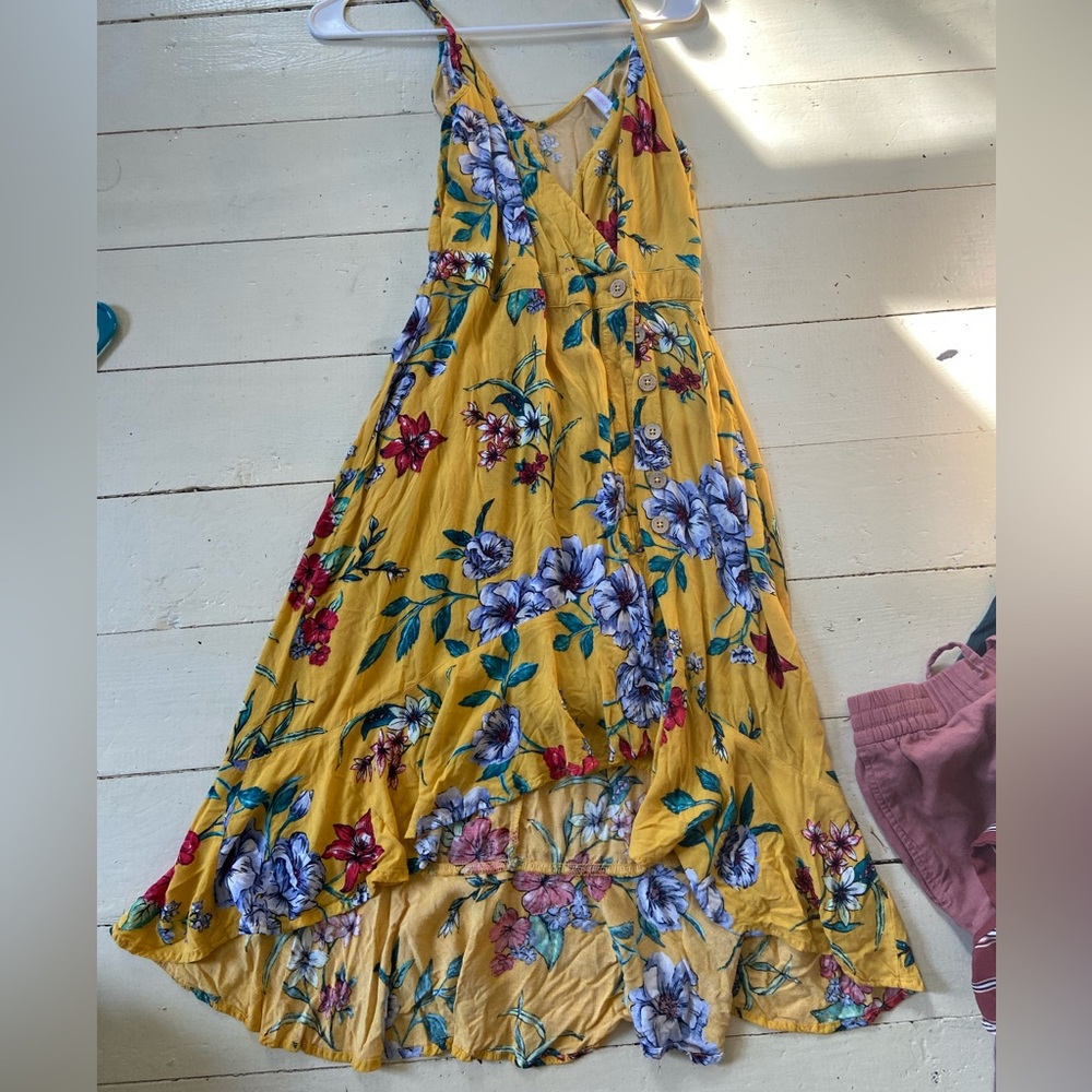 adorable yellow sundress